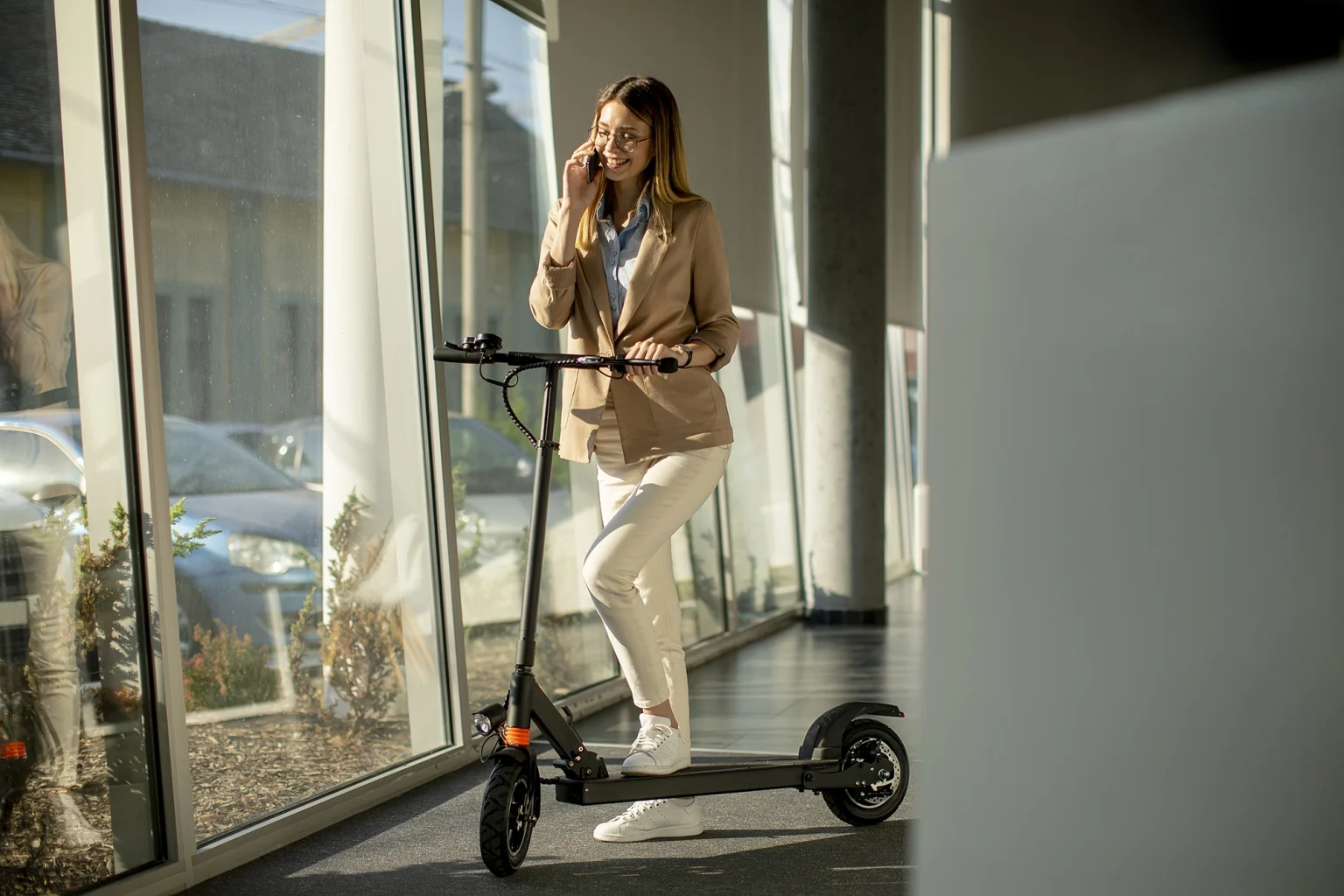 young-woman-standing-by-the-office-window-with-ele-2023-11-27-05-30-24-utc copia